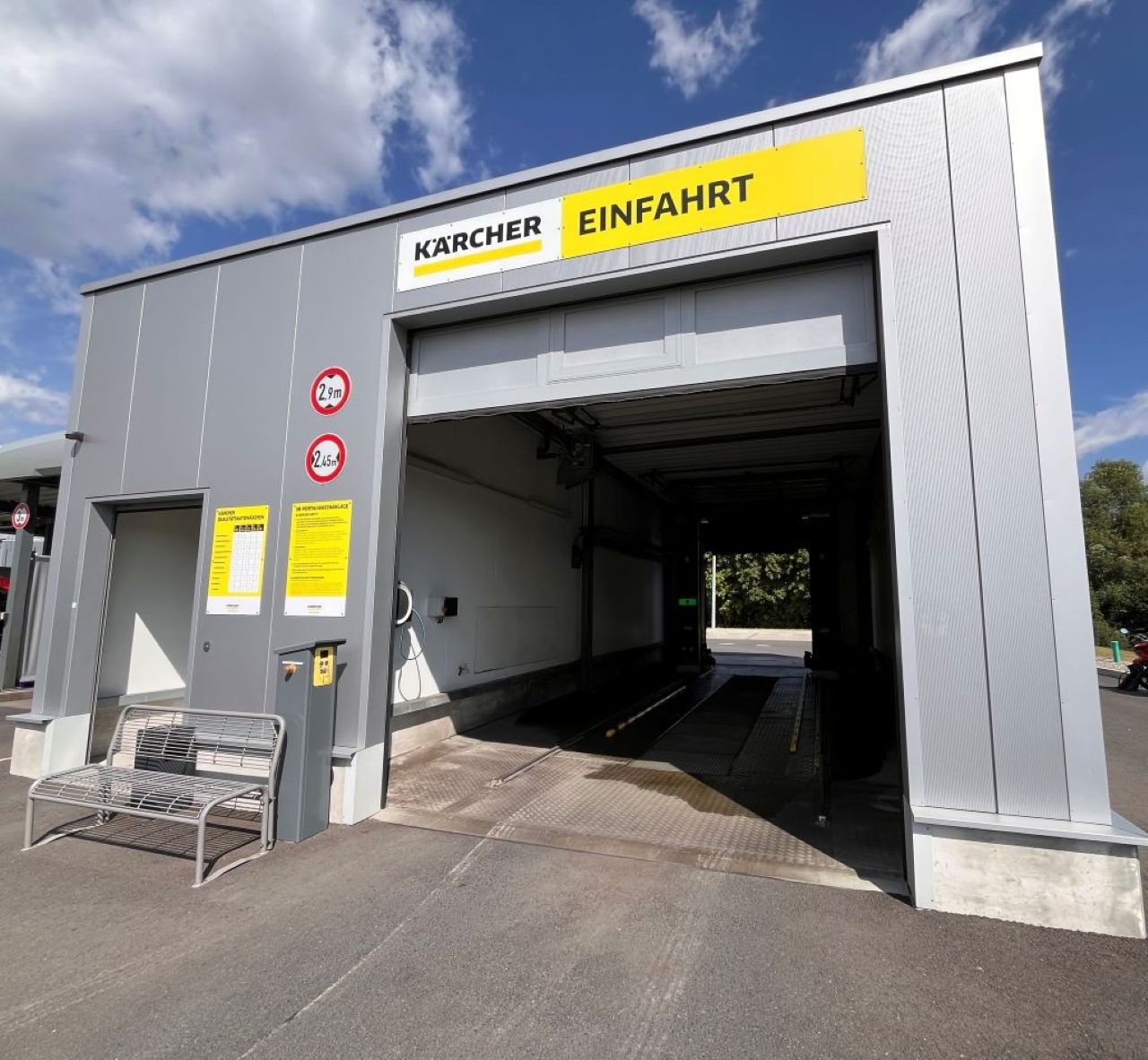 Portalwaschanlag_Einfahrt_Header Waschanlage Einfahrt